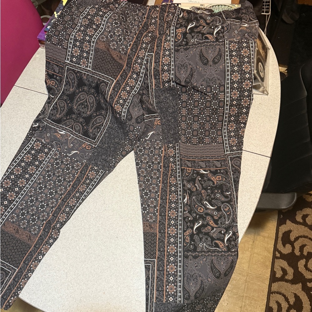 Isaac Mizrahi Patterned Black and Brown Leggings